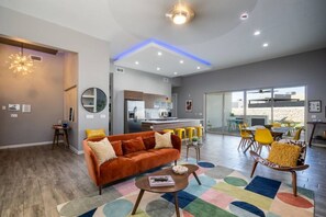 TV - Midcentury Modern Oasis Eastside 4 Bed 3.5 Bath (El Paso)