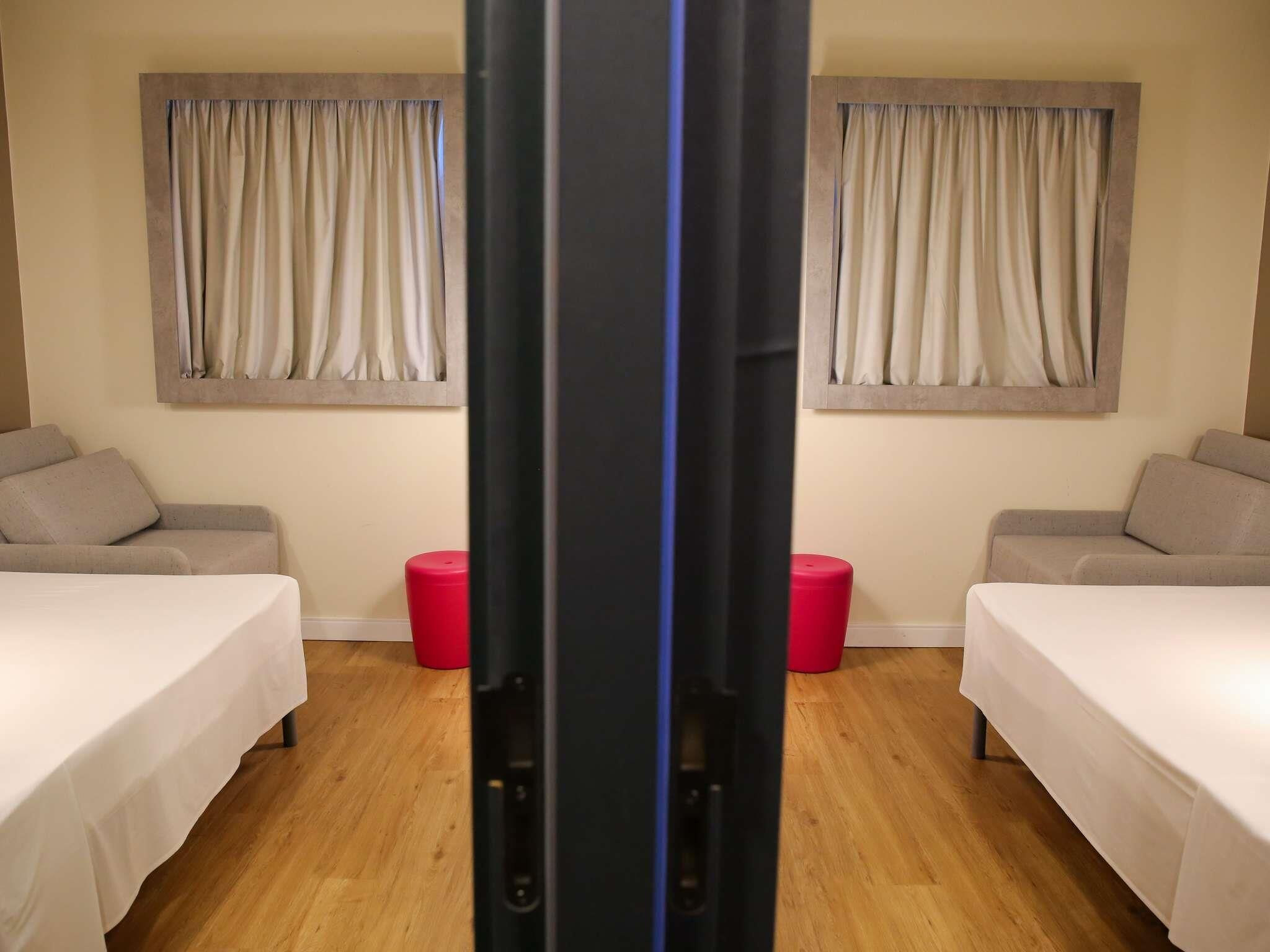 Room, 2 Double Beds, Connecting Rooms | Free WiFi, bed sheets