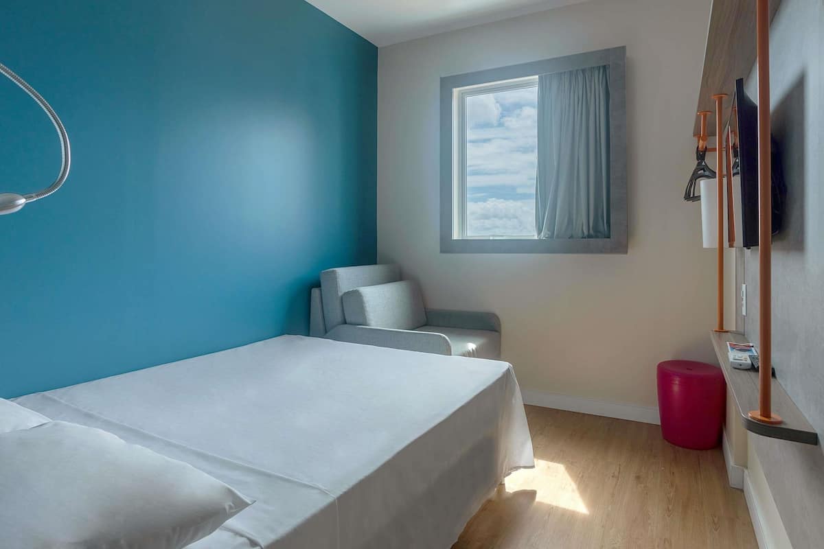 Wi-Fi de cortesia, roupa de cama