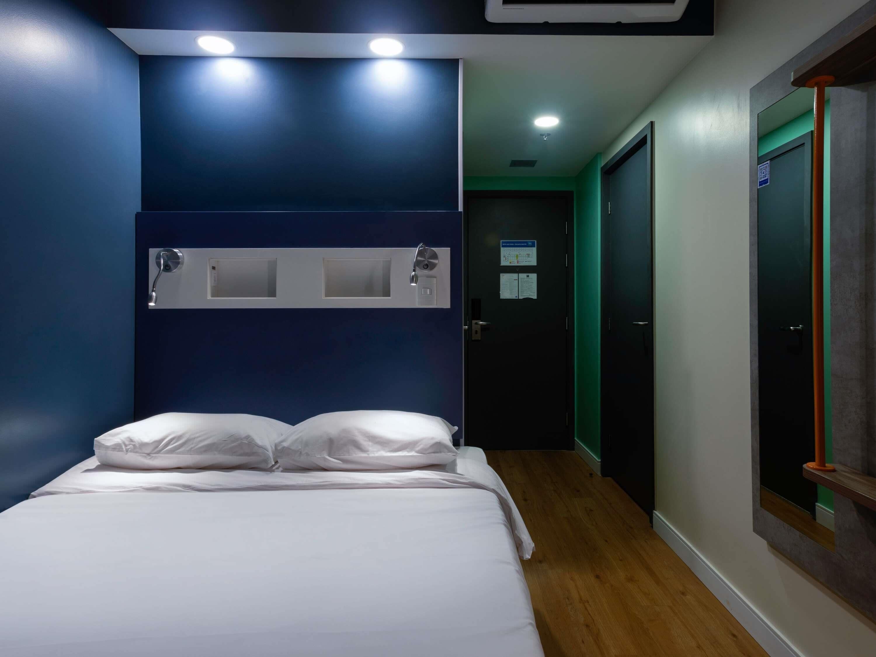 Free WiFi, bed sheets