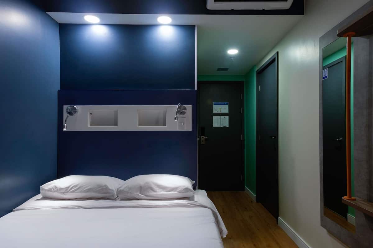 Free WiFi, bed sheets