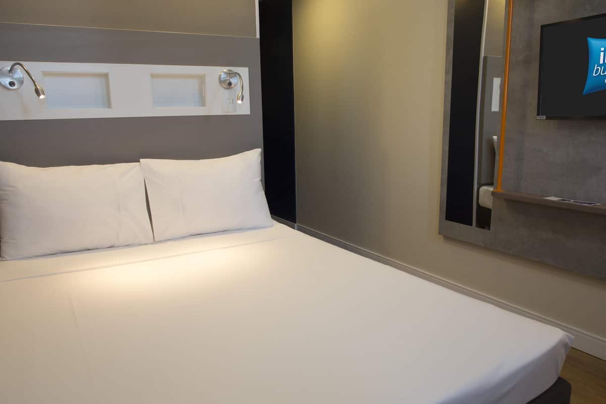 Quarto, 1 cama de casal | Wi-Fi de cortesia, roupa de cama