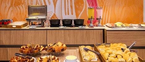 Tägliches kontinentales Frühstück (32 BRL pro Person)