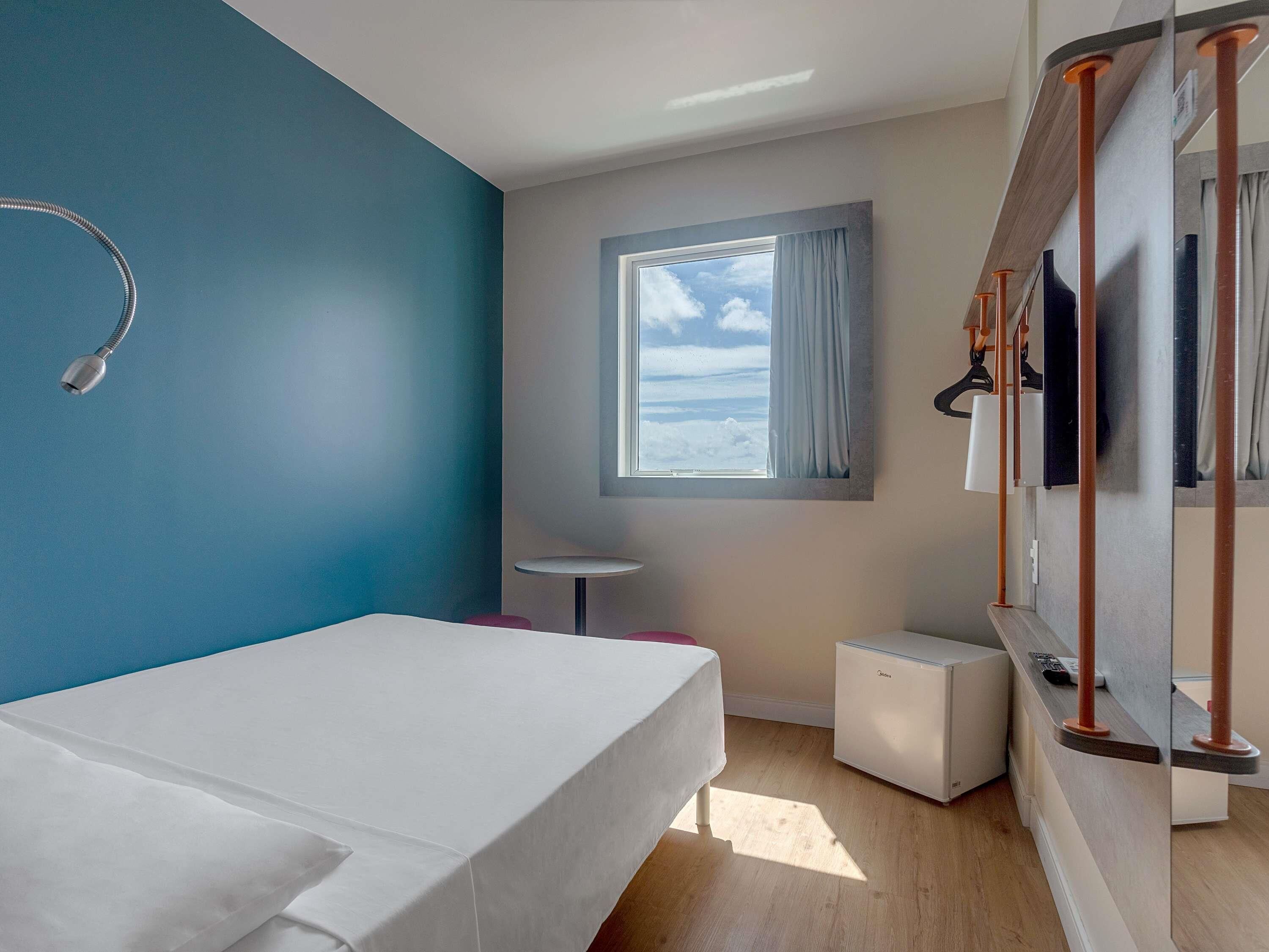 Executive Room, 1 Double Bed (with Minibar) | WiFi (free), bed sheets