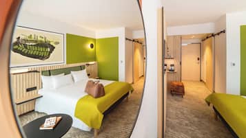 Superior Room, 1 King Bed | Minibar, in-room safe, desk, laptop workspace