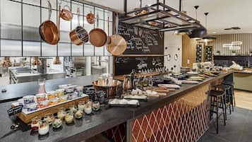 Daily buffet breakfast (PLN 62 per person)