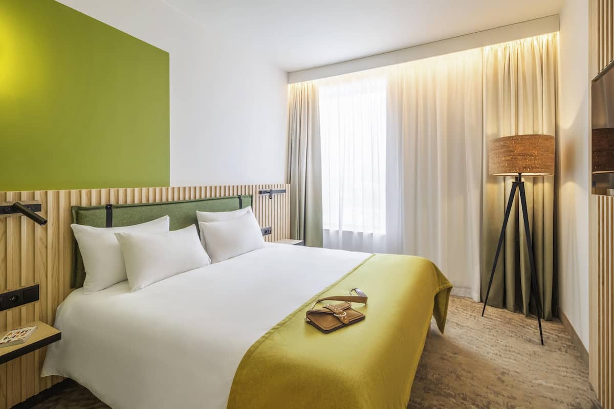Junior Suite, 1 Queen Bed with Sofa bed | Minibar, in-room safe, desk, laptop workspace