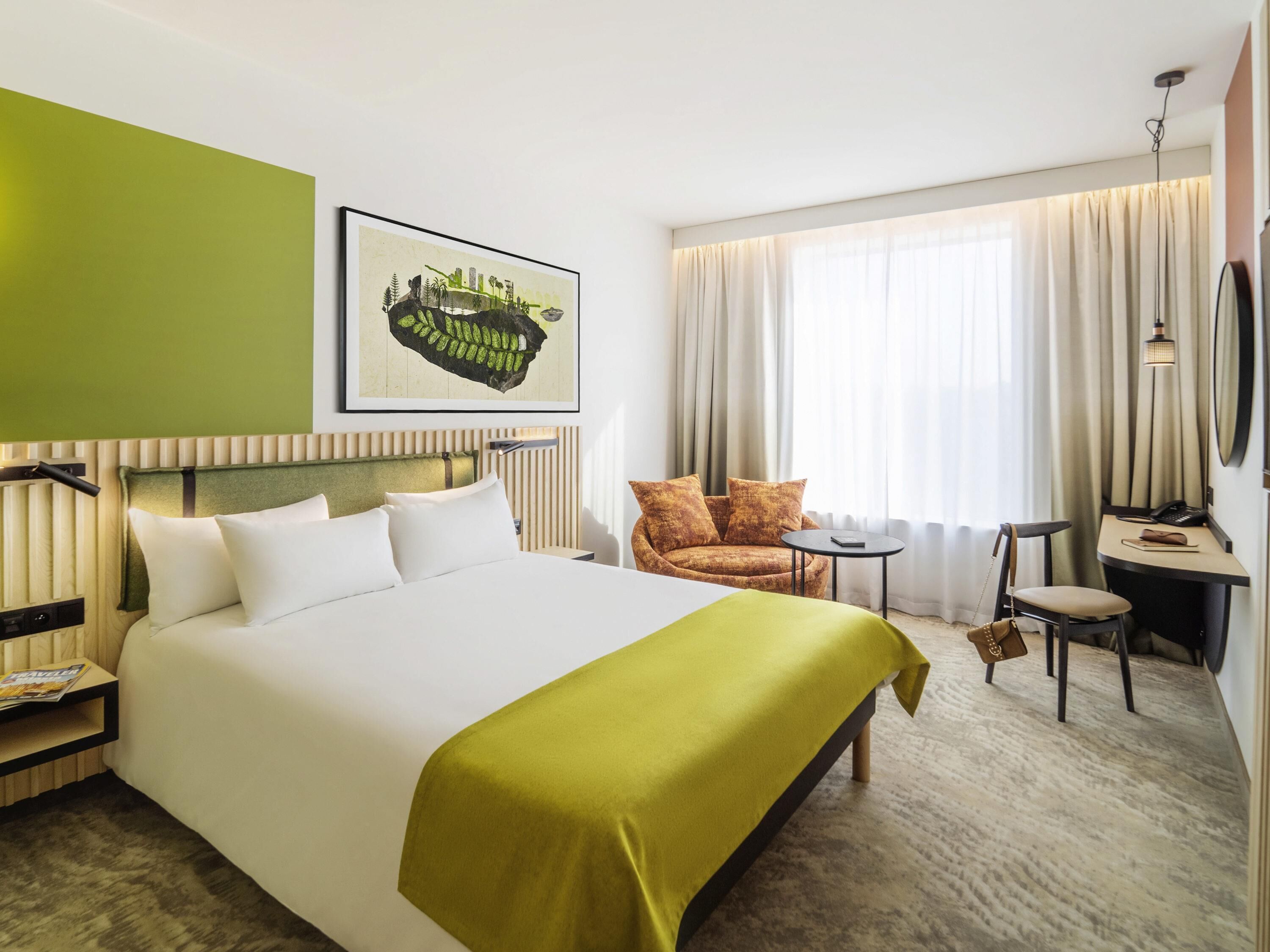Classic Room, 1 Double Bed | Minibar, in-room safe, desk, laptop workspace