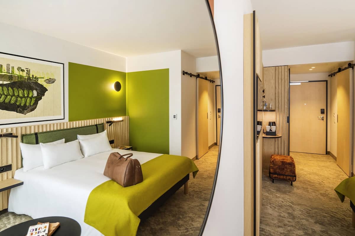 Minibar, in-room safe, desk, laptop workspace