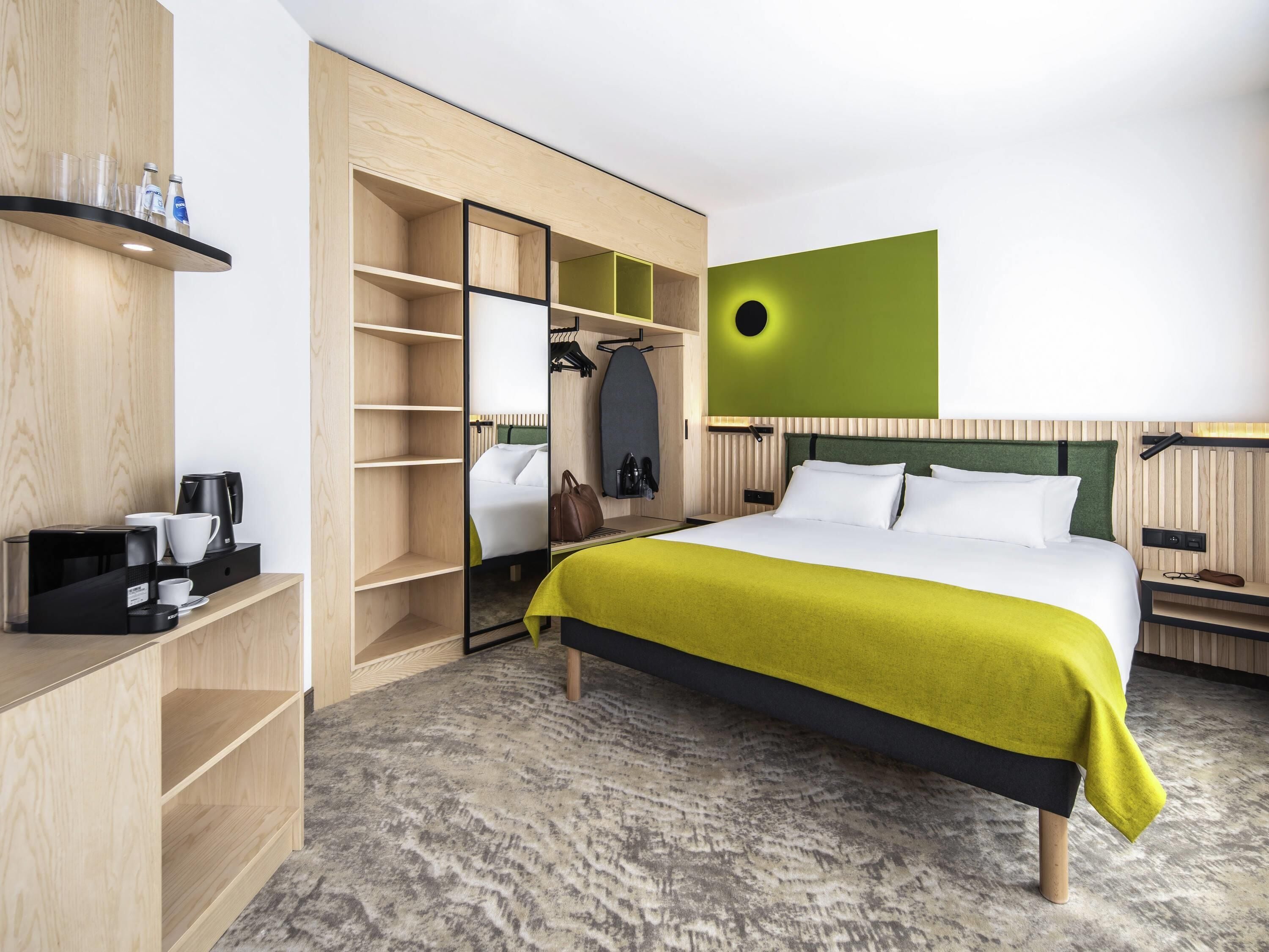 Privilege, Chambre, 1 lit double | Minibar, coffres-forts dans les chambres, bureau