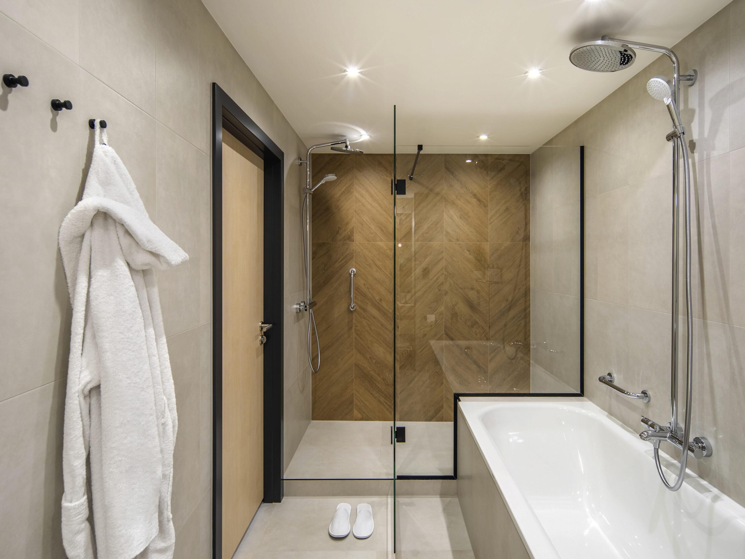 Junior Suite, 1 Queen Bed with Sofa bed | Minibar, in-room safe, desk, laptop workspace