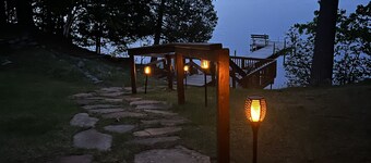 Lakeside Lodge Vacation Rental. See discounts below for less than 12 people.