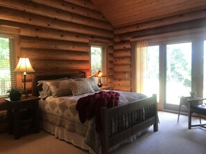 4 bedrooms, desk, iron/ironing board, free WiFi