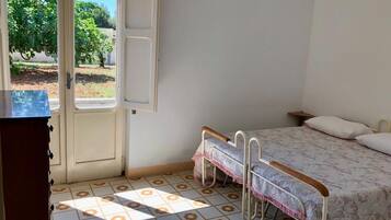 2 bedrooms, desk, free WiFi, wheelchair access