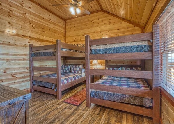 6 chambres, fer et planche à repasser, lit de bébé portatif, Wi-Fi