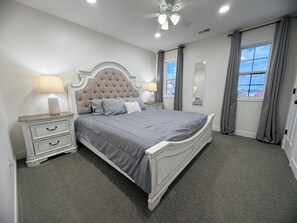 5 bedrooms, iron/ironing board, free WiFi, bed sheets - 5 ⭐️ Luxury Lake Home (Stockton)