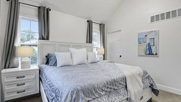 5 bedrooms, iron/ironing board, free WiFi, bed sheets