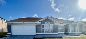 Exterior - Sanitized 4 Bedroom Private Fenced Pool Close to Disney (Kissimmee)