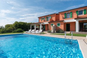 Piscine extérieure