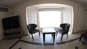 Room, 1 Bedroom, Smoking, Patio | Living area