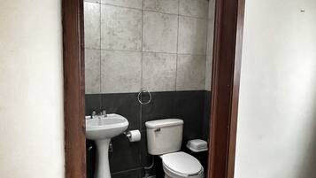 Kamar, 1 kamar tidur, Boleh Merokok, patio | Kamar mandi