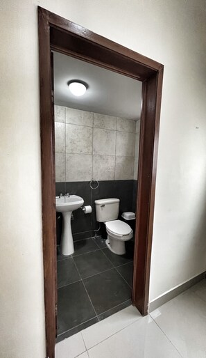 客房, 1 間臥室, 吸煙房, 庭院 | 浴室