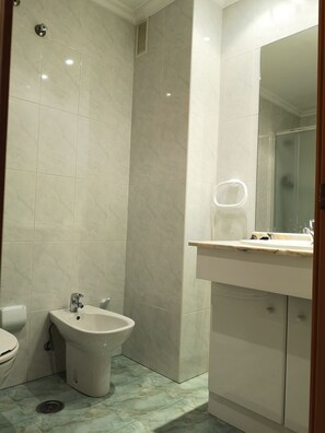 Bathroom - Samil Beachfront Apartment (Vigo)