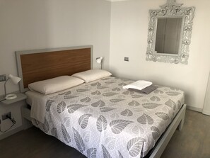 Apartament, 1 dormitori, fumadors, vistes a la ciutat | 1 dormitori, wifi i roba de llit 