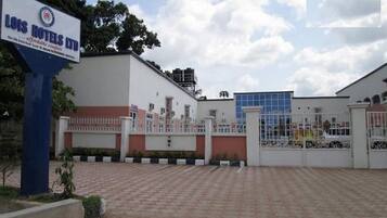 المنطقة المحيطة بالمنشأة