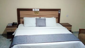 Room, 1 Bedroom, Accessible, Smoking | 1 bedroom, internet