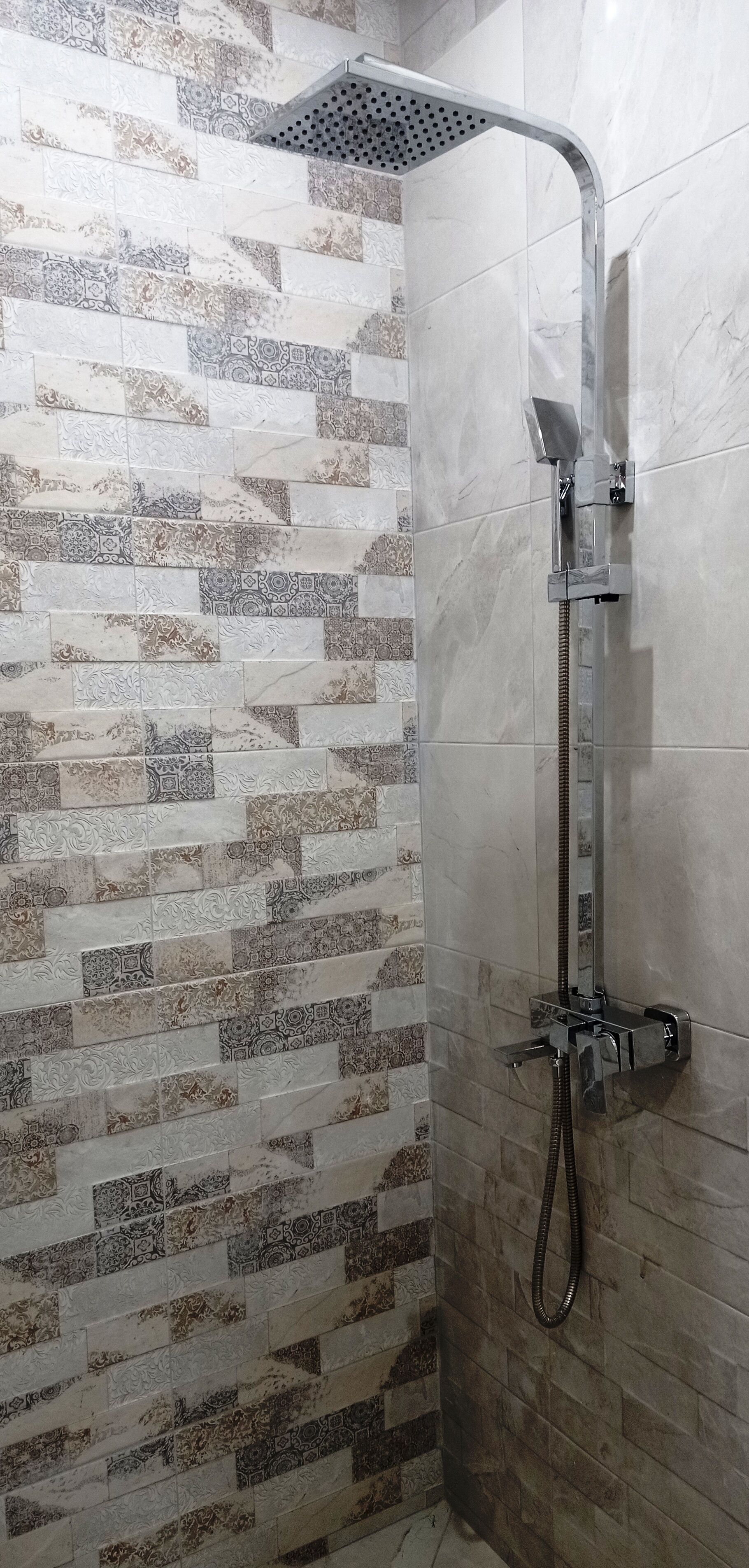 Apartment, 3 Bedrooms, Balcony, City View | Bathroom shower