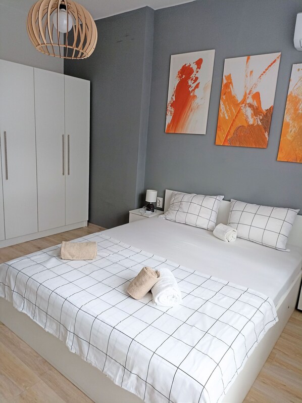 Apartment, 3 Bedrooms, Balcony, City View | 3 bedrooms, iron/ironing board, bed sheets