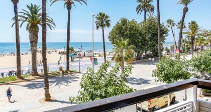 Newly Renovated Beachfront Apartment Ideally Located in Penelope