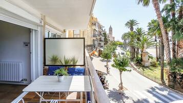 Apartemen, 2 kamar tidur, pemandangan samudra | Tempat makan outdoor