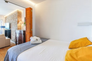 2 bedrooms - Newly Renovated Beachfront Apartment Ideally Located in Penelope (Sitges)