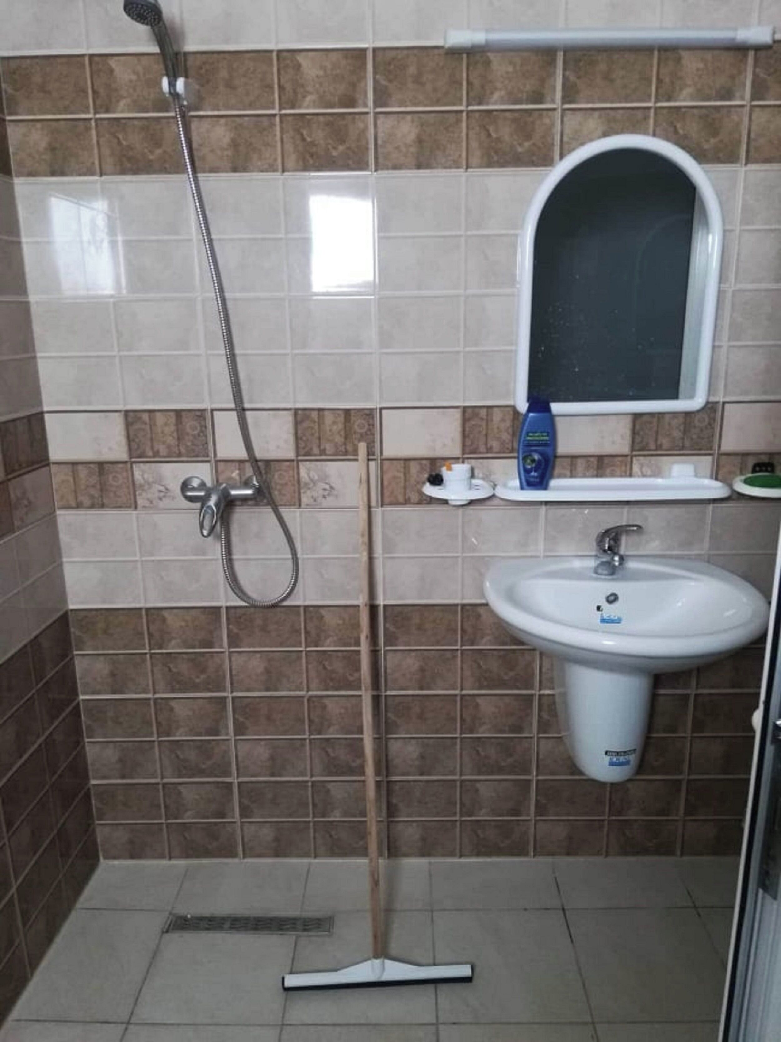 Apartment, 2 Bedrooms, Smoking, Balcony | Bathroom shower