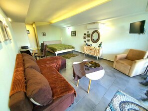 Apartment, 1 Bedroom, Balcony, City View | Interior