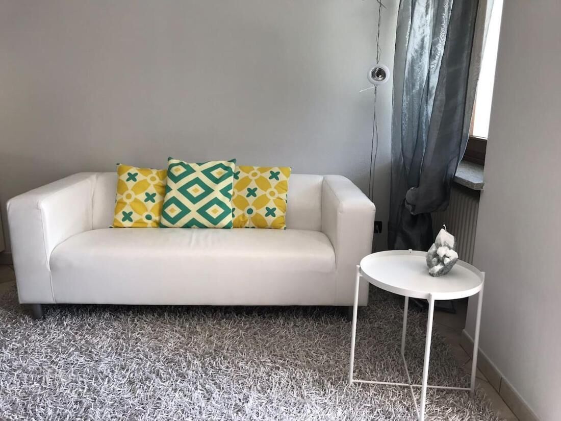 Apartemen, 1 kamar tidur, balkon, pemandangan kebun | Area keluarga | TV layar datar dan buku