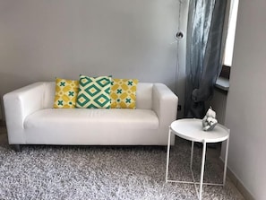 Apartment, 1 Bedroom, Balcony, Garden View | Living area