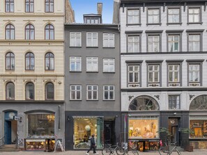 Property entrance - Main 1 - Cozy 2-bdr Apt in Center of Copenhagen (Copenhagen)