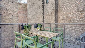 Departamento, 2 habitaciones, balcón, vista a la ciudad | Balcón