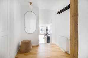 Apartment, 3 Bedrooms, Balcony, City View | Hallway