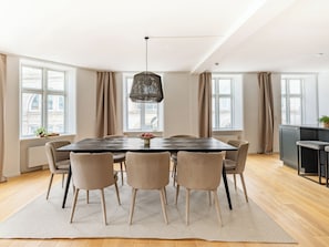 Apartment, 3 Bedrooms, Balcony, City View | Living room | TV