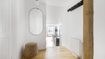 Apartamento, 3 habitaciones, balcón, vistas a la ciudad | Pasillo