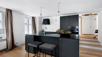 Apartamento, 3 habitaciones, balcón, vistas a la ciudad | Interior