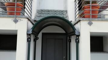 Apartment, 2 Schlafzimmer, barrierefrei, Terrasse | AuĂendetails