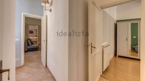 A hallway with a light fixture, a door, and a radiator. - Campo dei Fiori, Lovely Apartment "easy Life In Rome" (Rome)