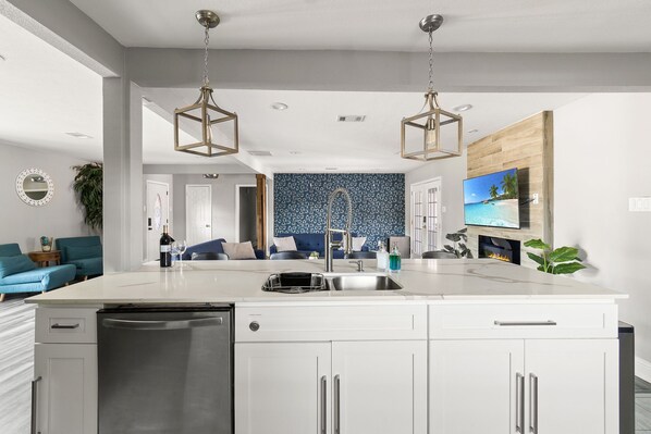 Interior - Sleeps 20 w Heated Pool & Billiards by DAL Airport (Dallas)