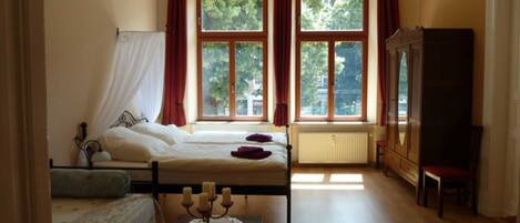 2 makuuhuonetta, vauvan matkasänky, Wi-Fi, vuodevaatteet