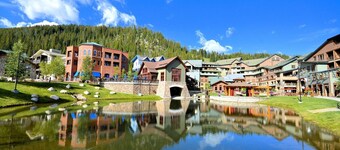 Ski In Out Condo 1221 I Hot Tub I Gym I Ski Views I Discounted Attractions